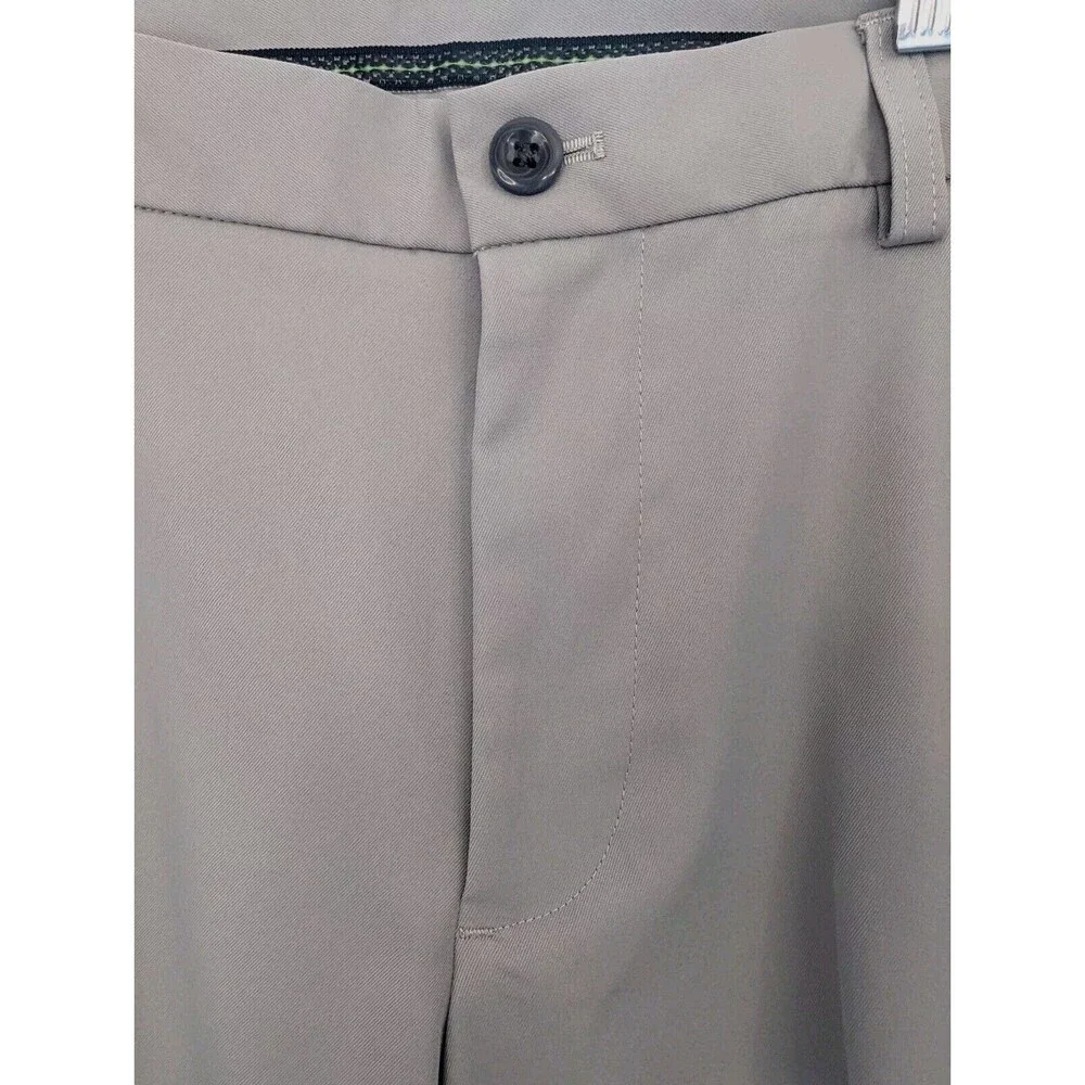 IZOD Golf Pants Men's Size 32x30 Straight Leg